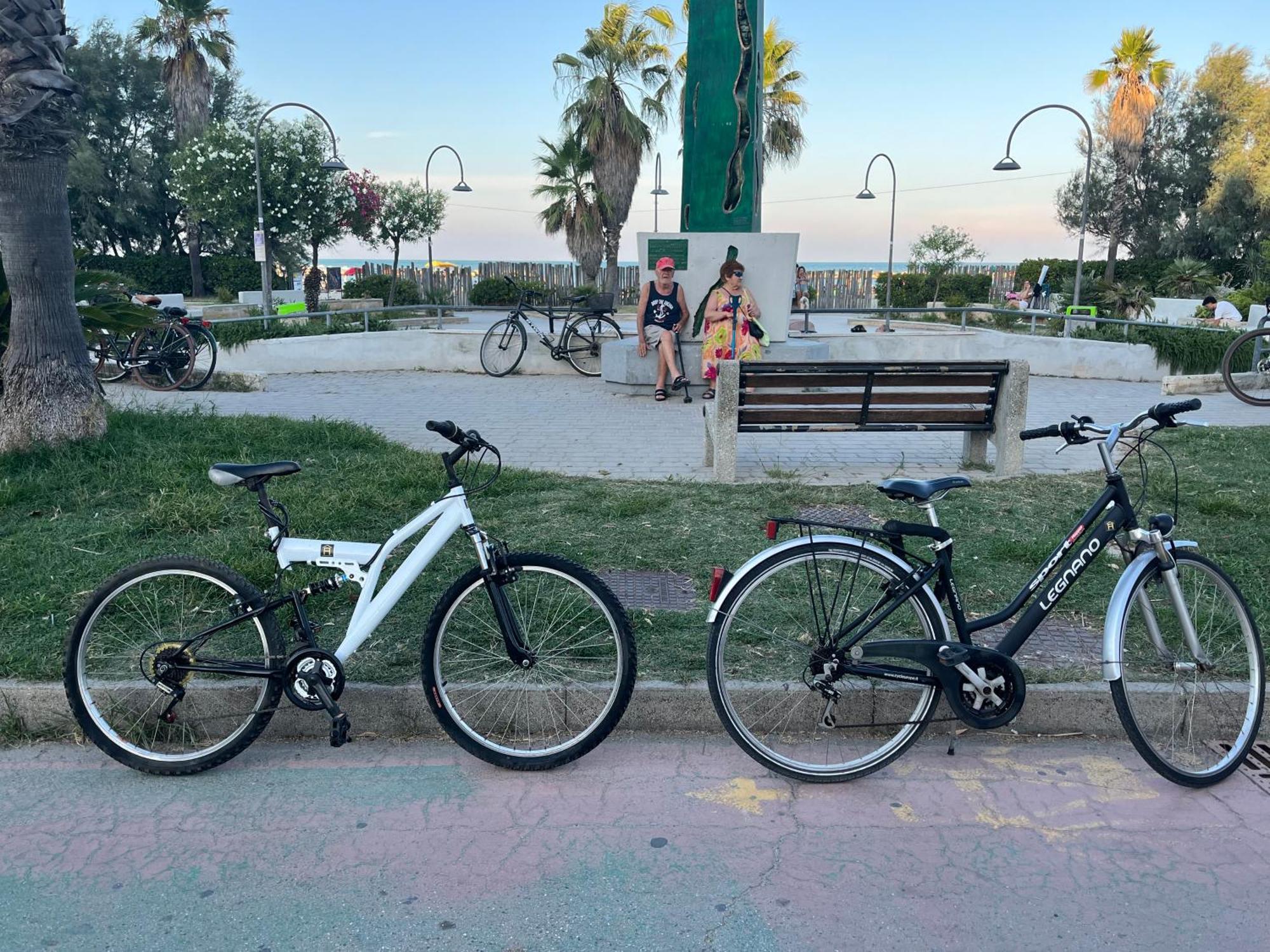 Bomboniera A Due Passi Dal Mare-Fh Apartment San Benedetto del Tronto Bagian luar foto